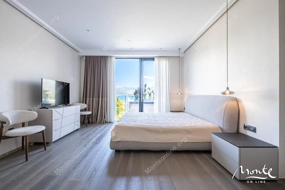 Prodaja, trosoban stan, 230m², Bogišići, Tivat