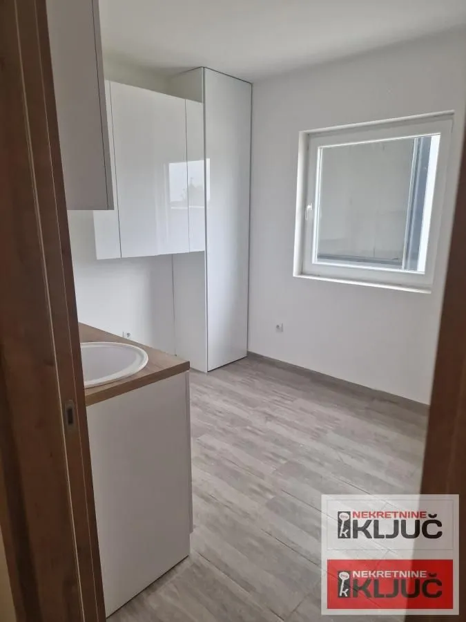 Rent, office space, 300m², Veternik, Novi Sad Sve Podlokacije