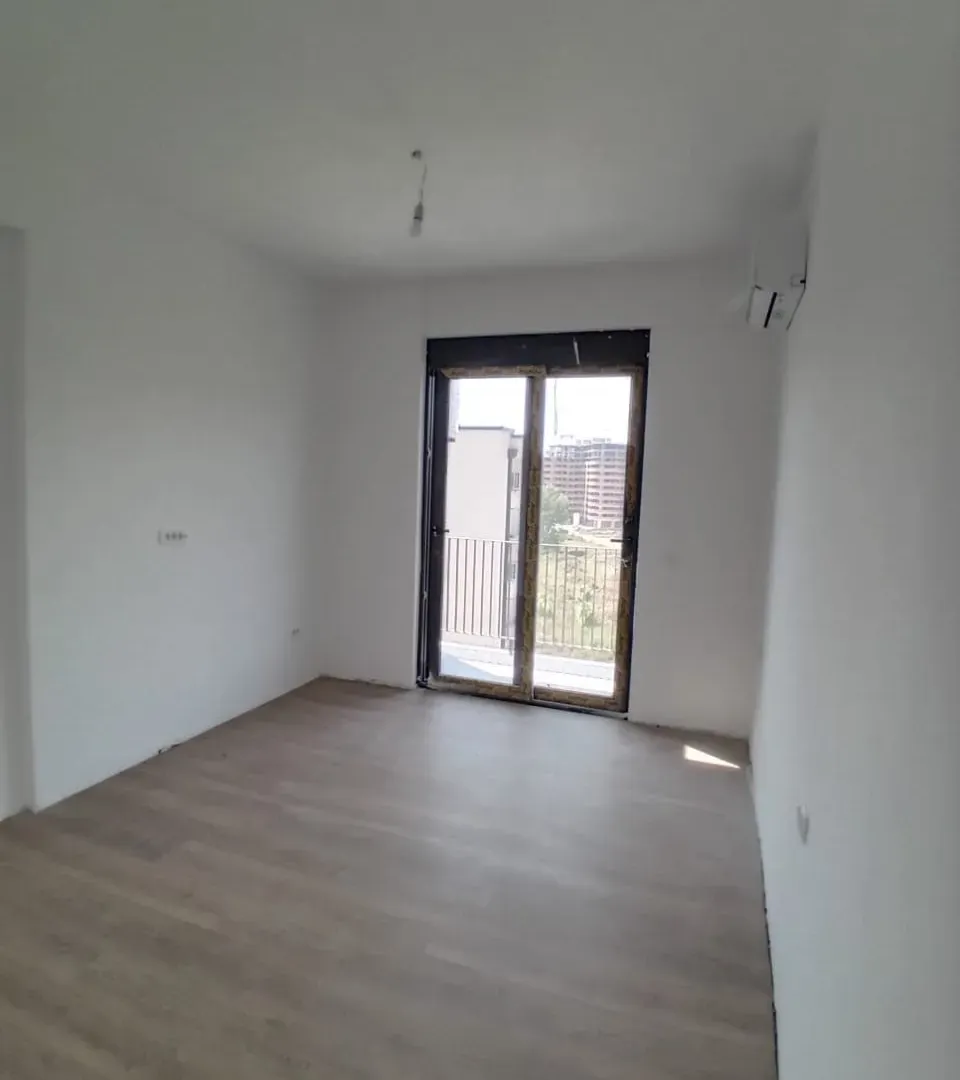 Prodaja, trosoban stan, 94m², Centar, Bar