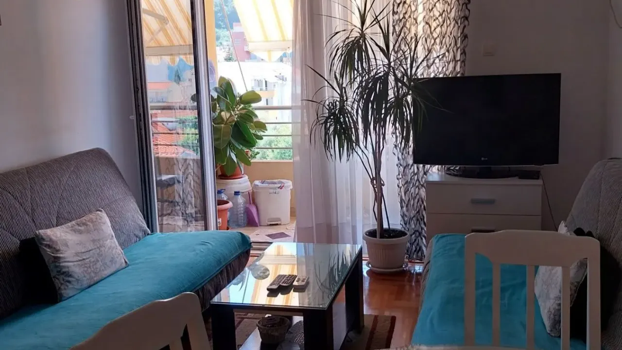 Izdavanje, jednosoban stan, 42m², Budva, Crna Gora
