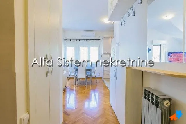 Izdavanje, stan, 44m², Vračar Sve Podlokacije, Beograd