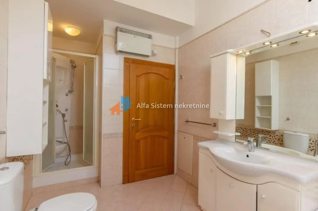 Rent, four bedroom apartment, 250m², Savski Venac, Beograd