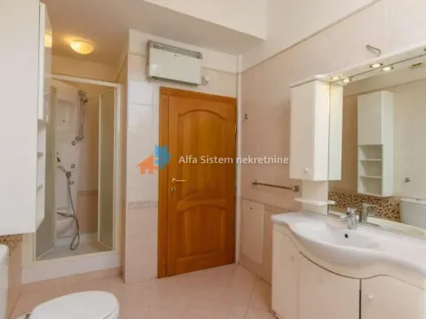 Rent, four bedroom apartment, 250m², Savski Venac, Beograd - image 17