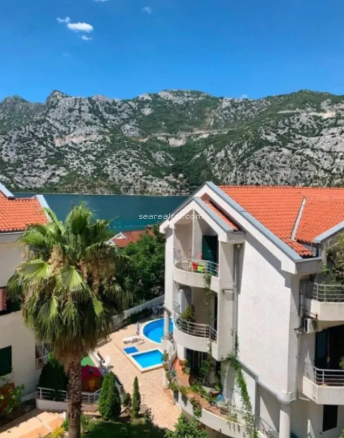 Sale, office space, 189m², Risan, Kotor