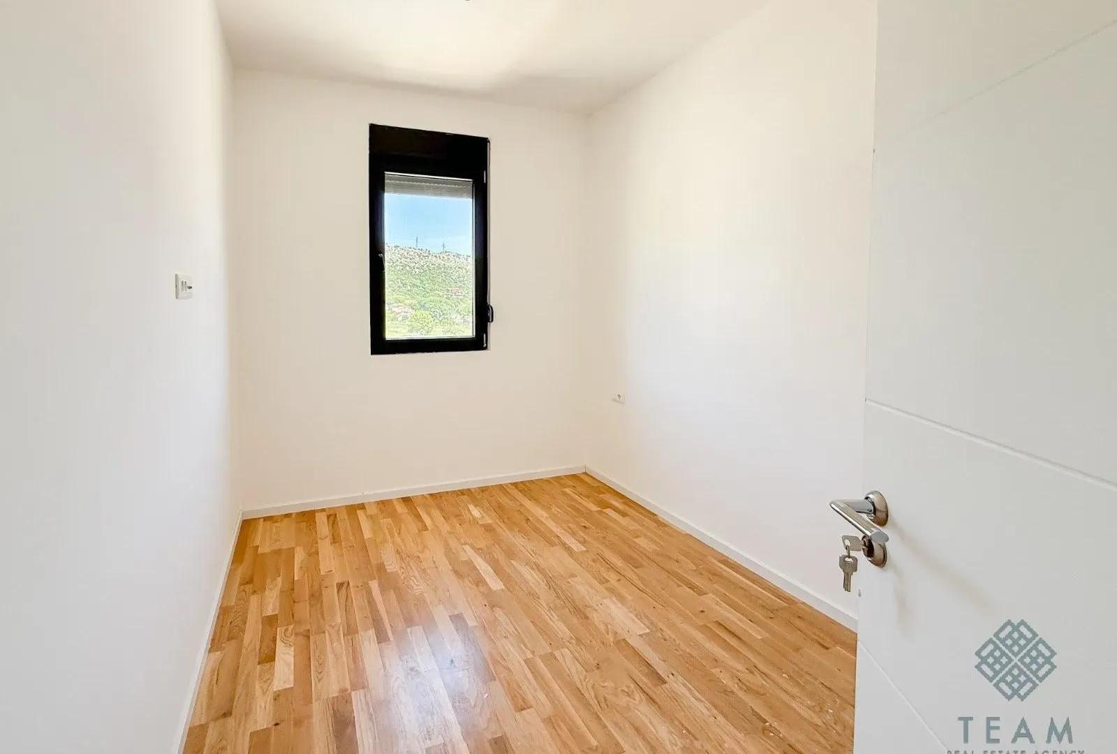 Izdavanje, dvosoban stan, 64m², Tološi, Podgorica