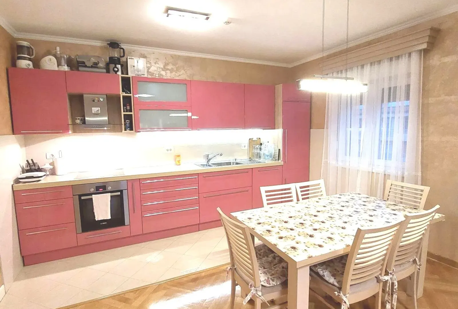 Izdavanje, dvosoban stan, 88m², City Kvart, Podgorica