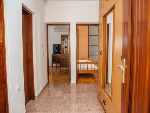 Izdavanje, dvosoban stan, 91m², Škaljari, Kotor - image 5