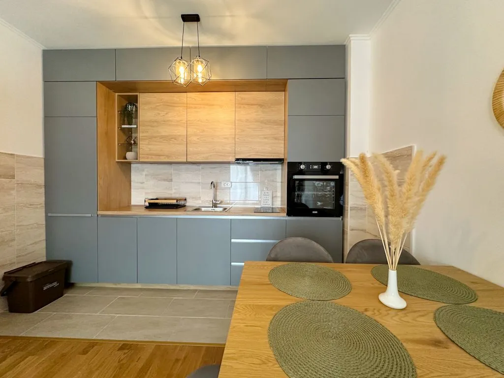 Izdavanje, dvosoban stan, 60m², Stari Aerodrom, Podgorica