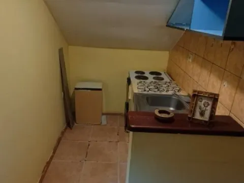 Izdavanje, garsonjera, 22m², Podbara, Novi Sad Sve Podlokacije - image 8