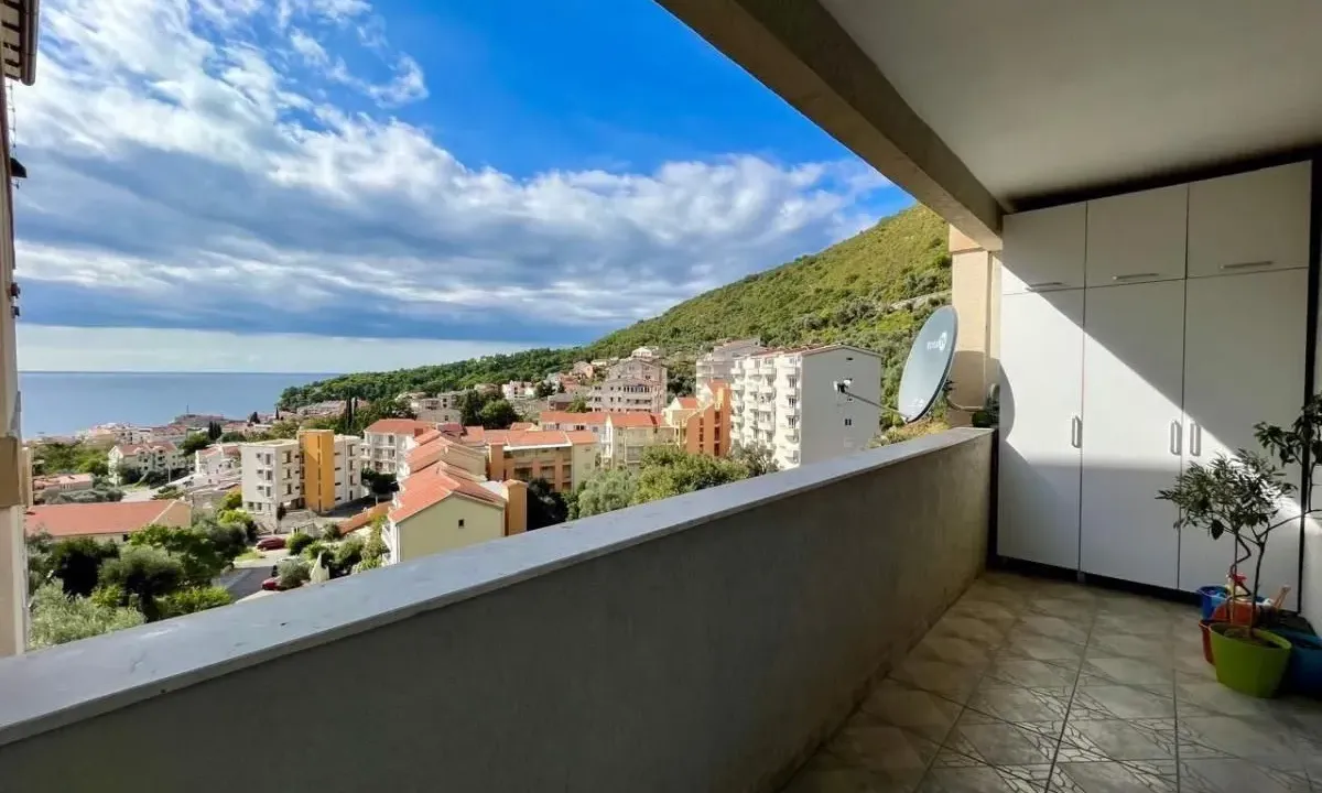 Sale, two bedroom apartment, 70m², Petrovac, Budva