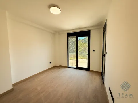 Izdavanje, trosoban stan, 111m², Vezirov Most, Podgorica - image 8
