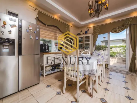 Rent, house, 230m², Bečići, Budva - image 3