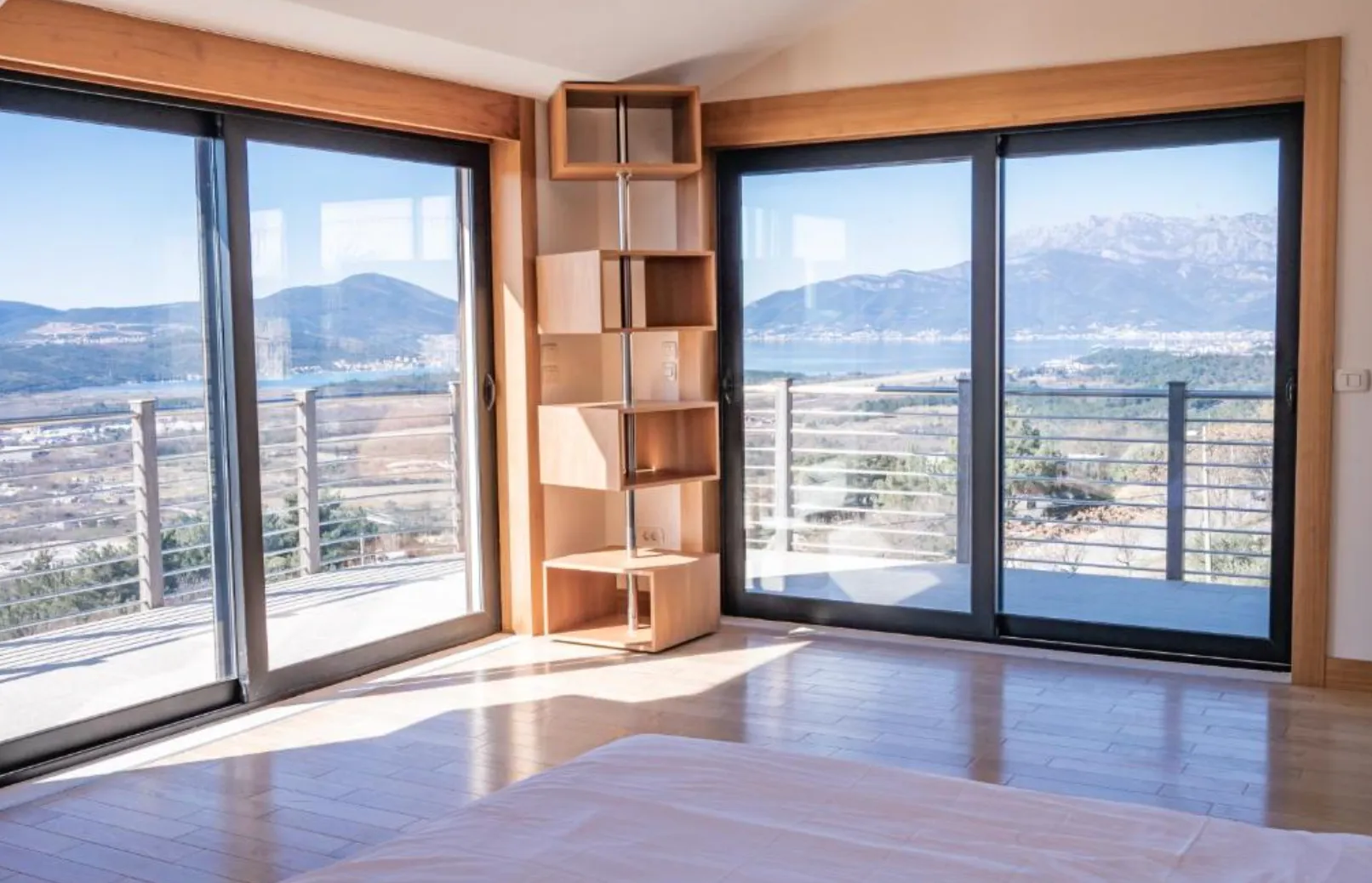 Rent, house, 300m², Dub, Kotor