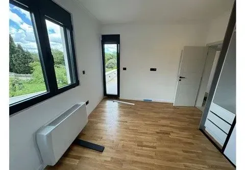 Rent, house, 300m², Gornja Gorica, Podgorica - image 9