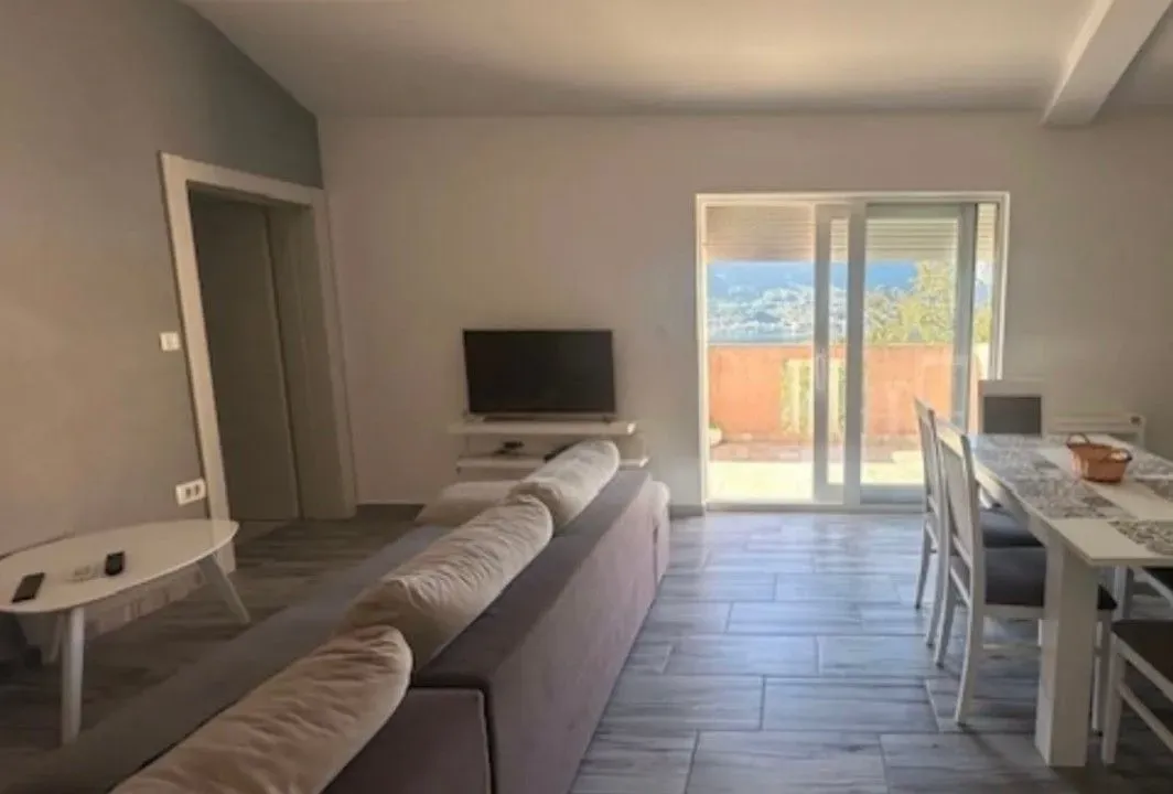 Rent, three bedroom apartment, 100m², Dobrota, Kotor