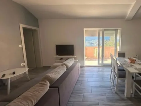Rent, three bedroom apartment, 100m², Dobrota, Kotor