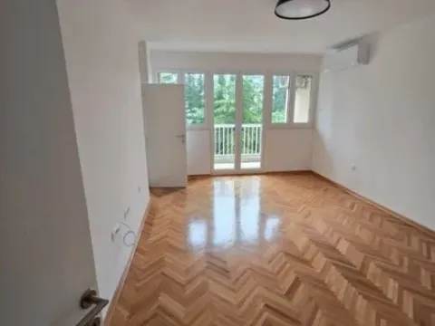 Izdavanje, dvosoban stan, 74m², Gintaš, Podgorica - image 9