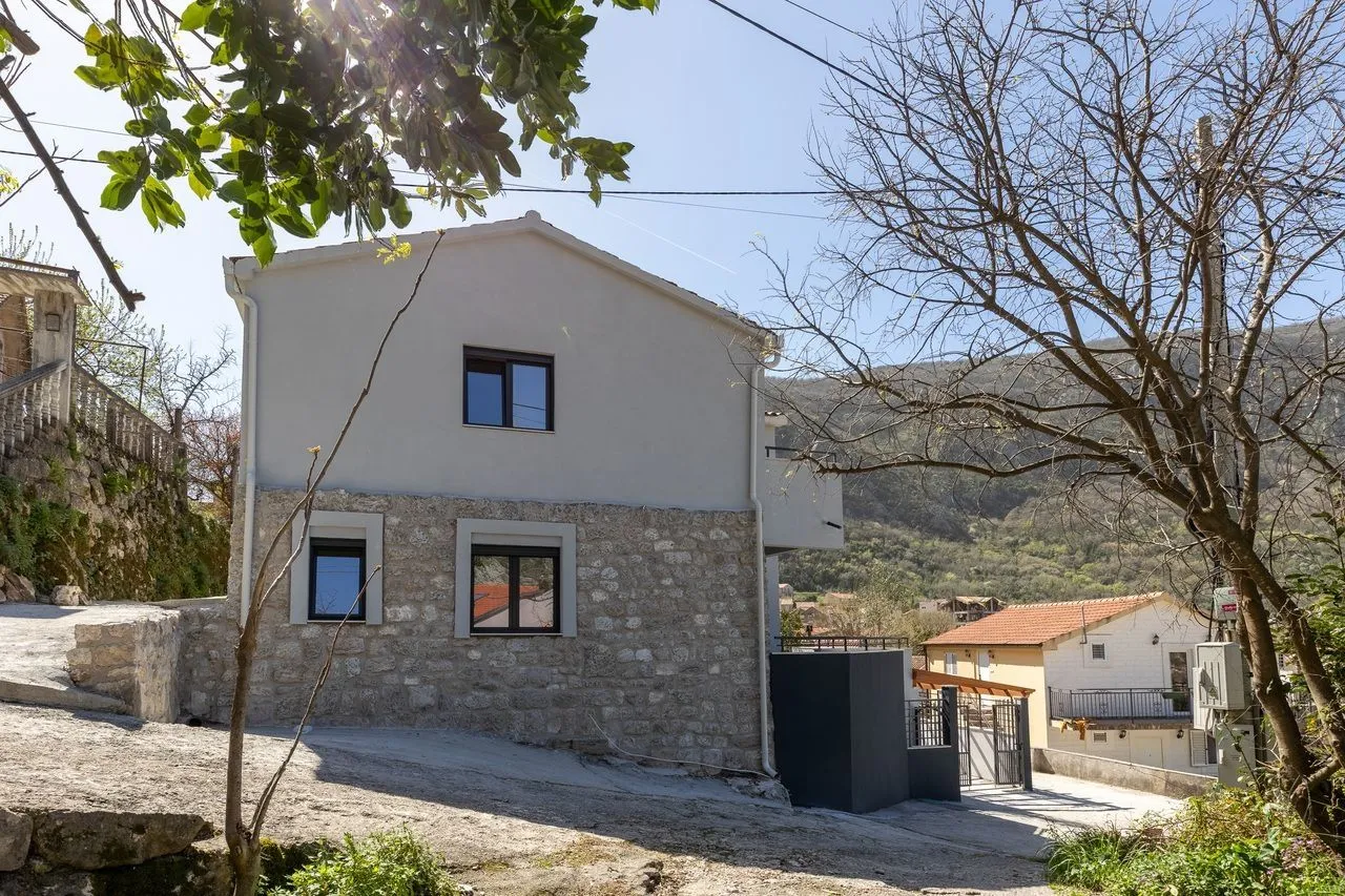 Prodaja, kuća, 160m², Škaljari, Kotor