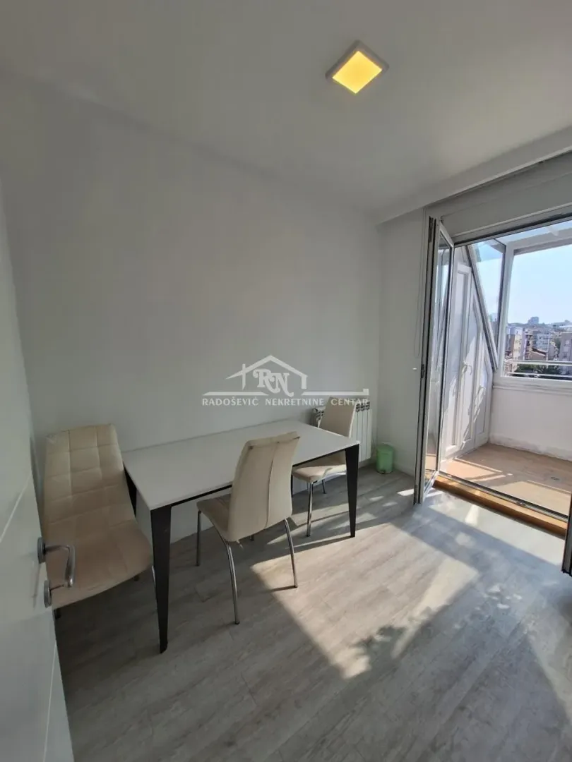 Prodaja, četvorosoban stan, 118m², Đeram Pijaca, Beograd