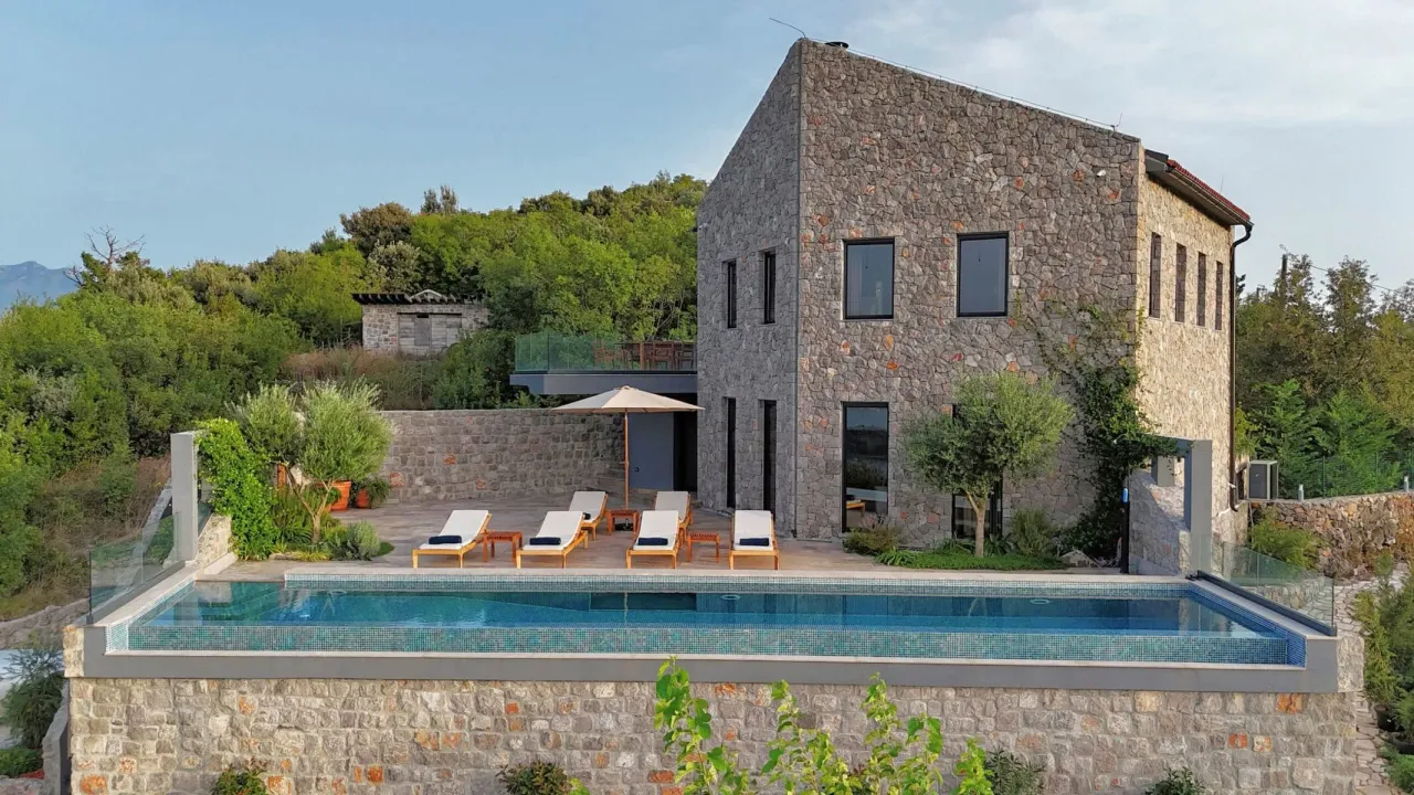 Izdavanje, kuća, 520m², Đuraševići, Tivat