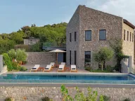 Izdavanje, kuća, 520m², Đuraševići, Tivat - image 1