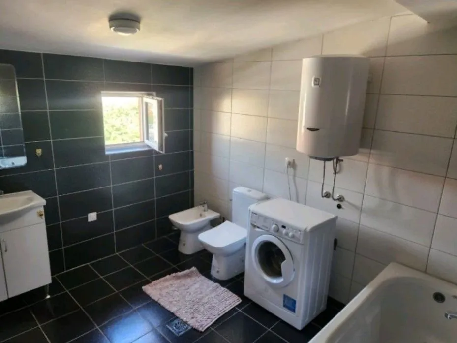 Prodaja, trosoban stan, 57m², Stara varoš, Nikšić