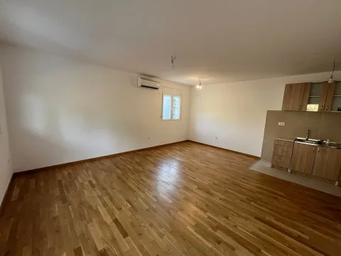 Rent, two bedroom apartment, 69m², Ljubović, Podgorica - image 4