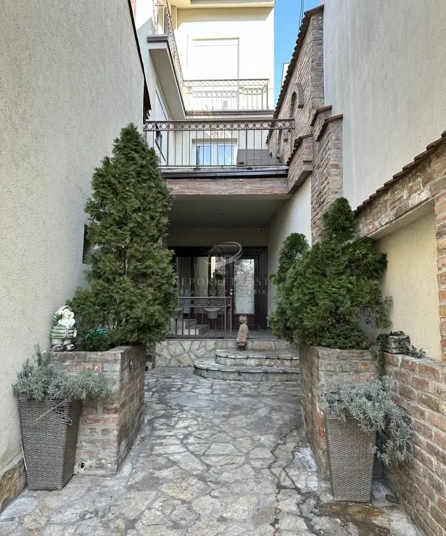 Sale, house, 300m², Lekino Brdo, Voždovac Sve Podlokacije