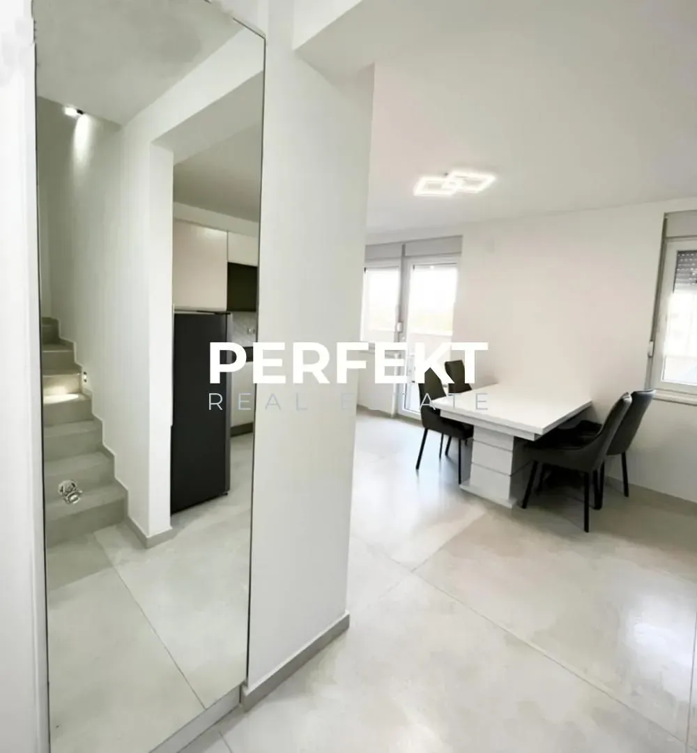 Prodaja, trosoban stan, 105m², Centar, Pančevo