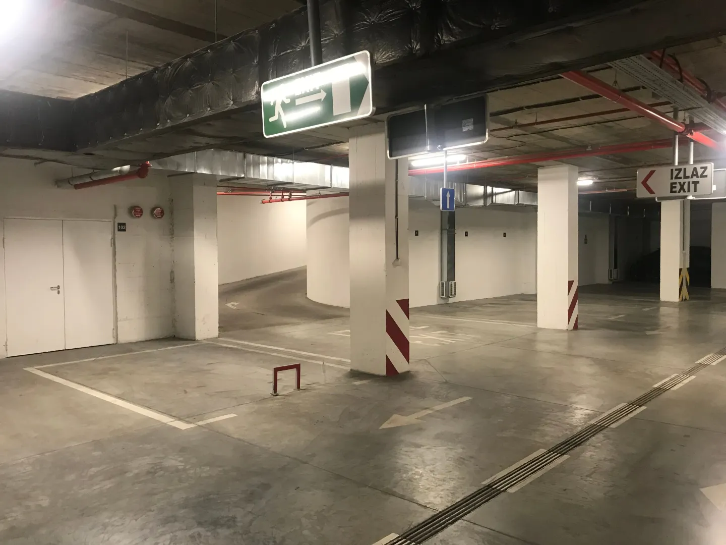 Izdavanje, dvosoban stan, 75m², Kod Capital Plaze, Podgorica