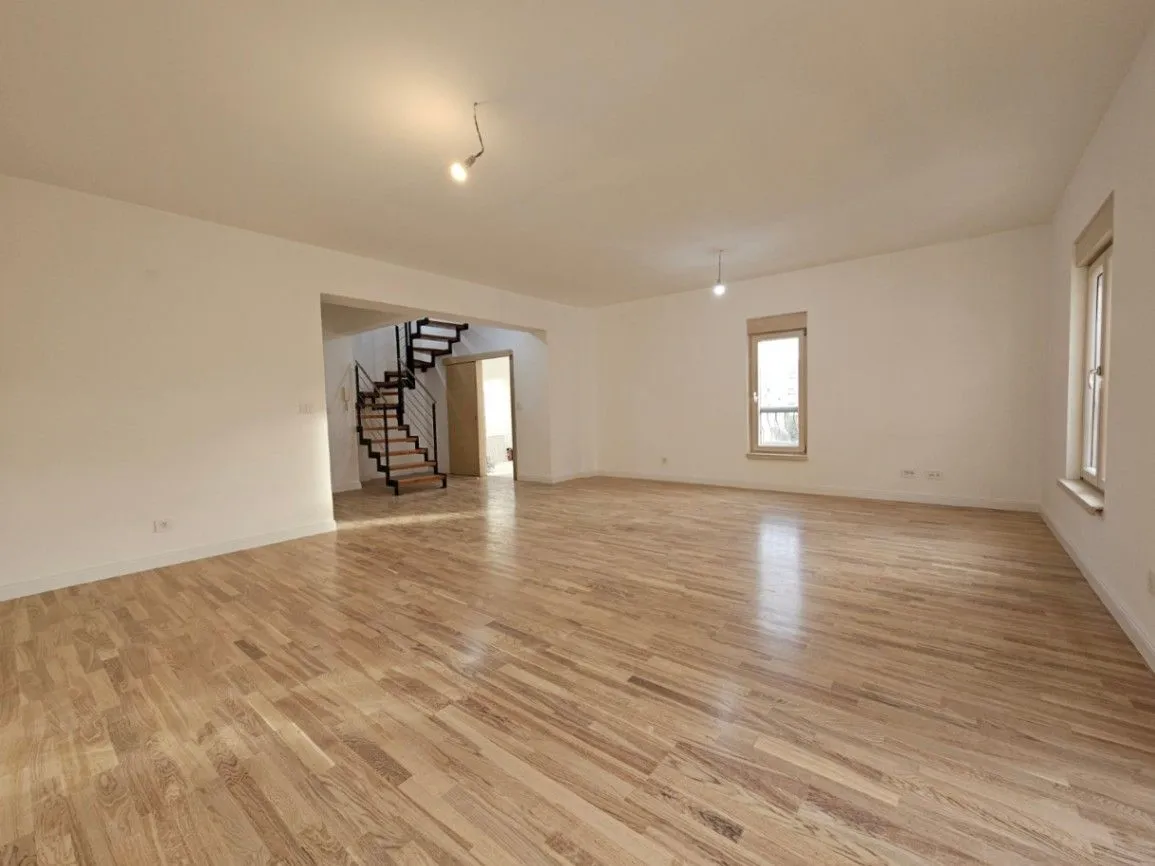 Prodaja, trosoban stan, 112m², Momišići, Podgorica