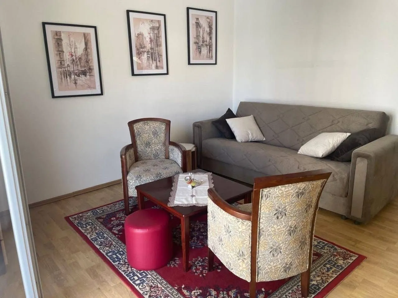 Izdavanje, trosoban stan, 87m², Seljanovo, Tivat