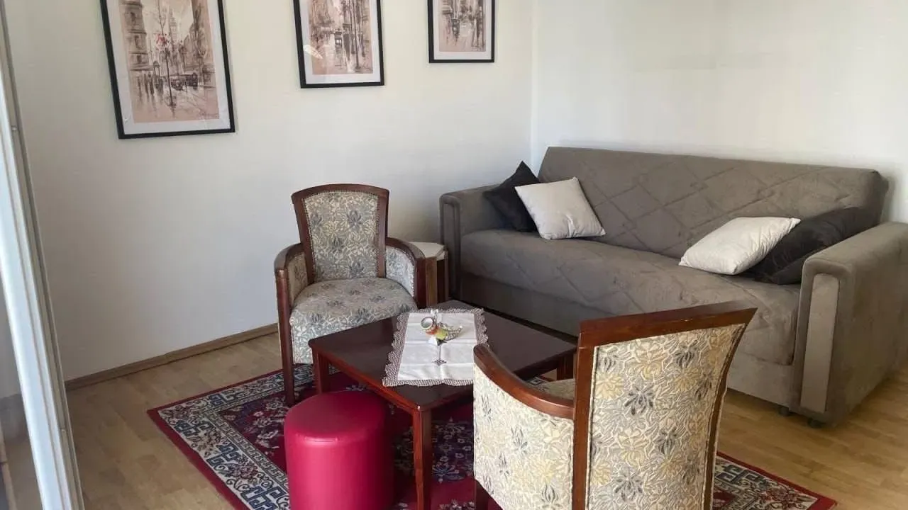 Izdavanje, trosoban stan, 87m², Seljanovo, Tivat