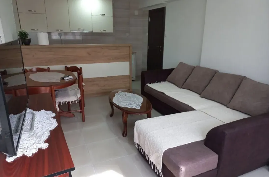 Izdavanje, jednosoban stan, 70m², Centar, Tivat