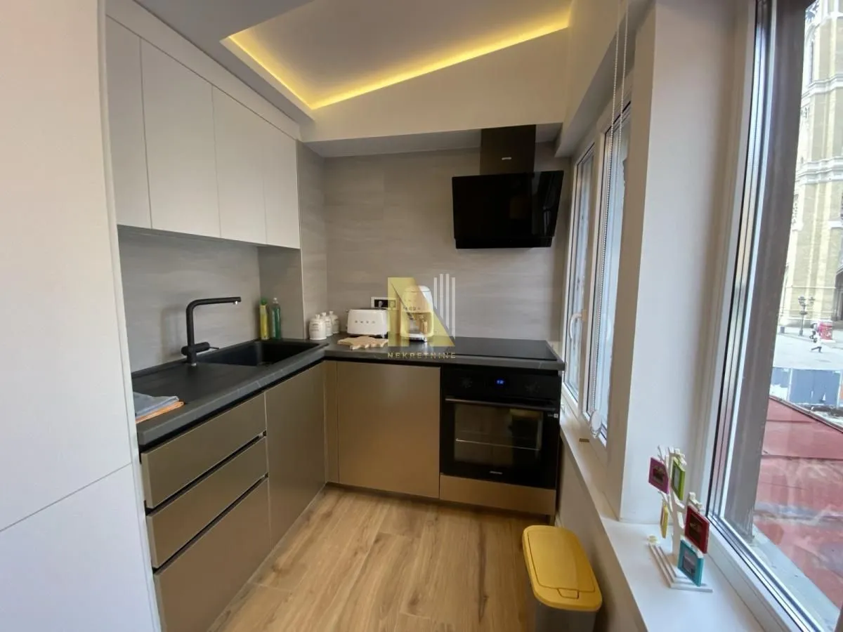Izdavanje, dvosoban stan, 49m², Centar, Novi Sad
