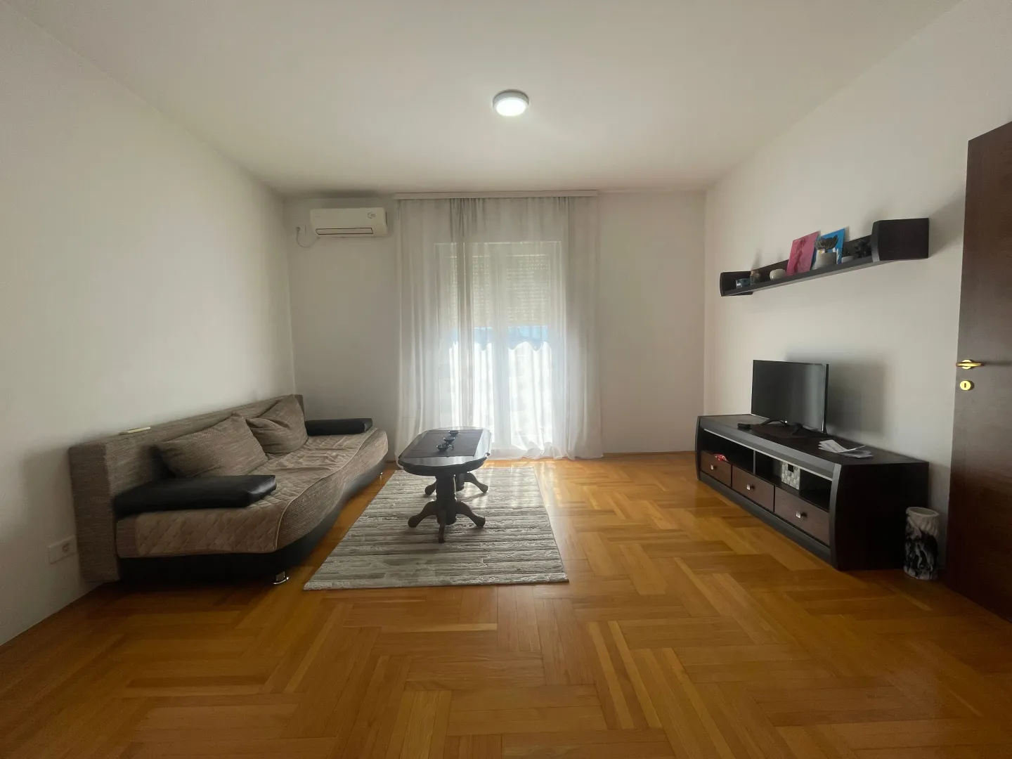 Rent, one bedroom apartment, 48m², Stari Aerodrom, Podgorica