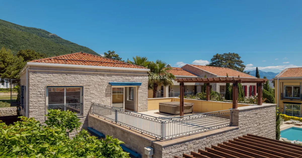 Prodaja, dvosoban stan, 199m², Herceg Novi, Crna Gora