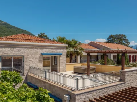 Prodaja, dvosoban stan, 199m², Herceg Novi, Crna Gora