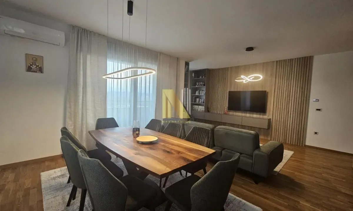 Izdavanje, četvorosoban stan, 133m², Sajmište, Novi Sad