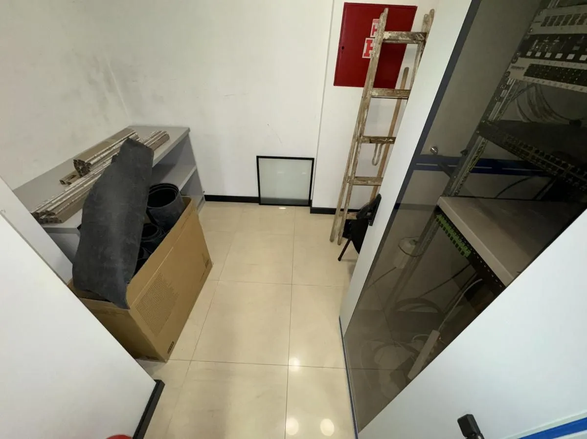 Izdavanje, poslovni prostor, 300m², Cvetkova Pijaca, Zvezdara Sve Podlokacije