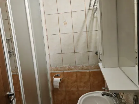 Izdavanje, jednosoban stan, 52m², Seljanovo, Tivat - image 5