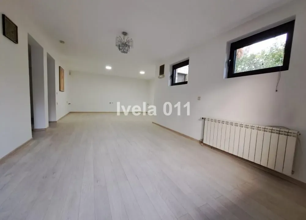 Izdavanje, poslovni prostor, 70m², Savski Venac, Beograd