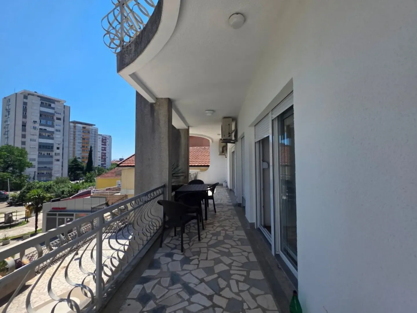 Izdavanje, trosoban stan, 130m², Preko Morače, Podgorica