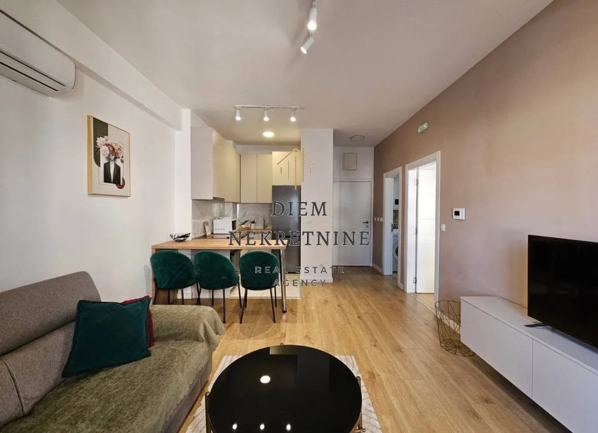 Rent, one bedroom apartment, 43m², Centar, Bar