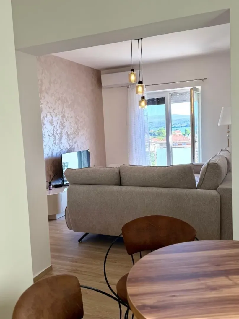 Rent, one bedroom apartment, 55m², Centar, Tivat
