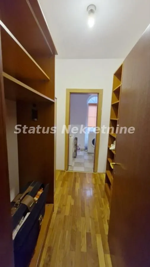 Prodaja, kuća, 338m², Sremska Kamenica, Petrovaradin