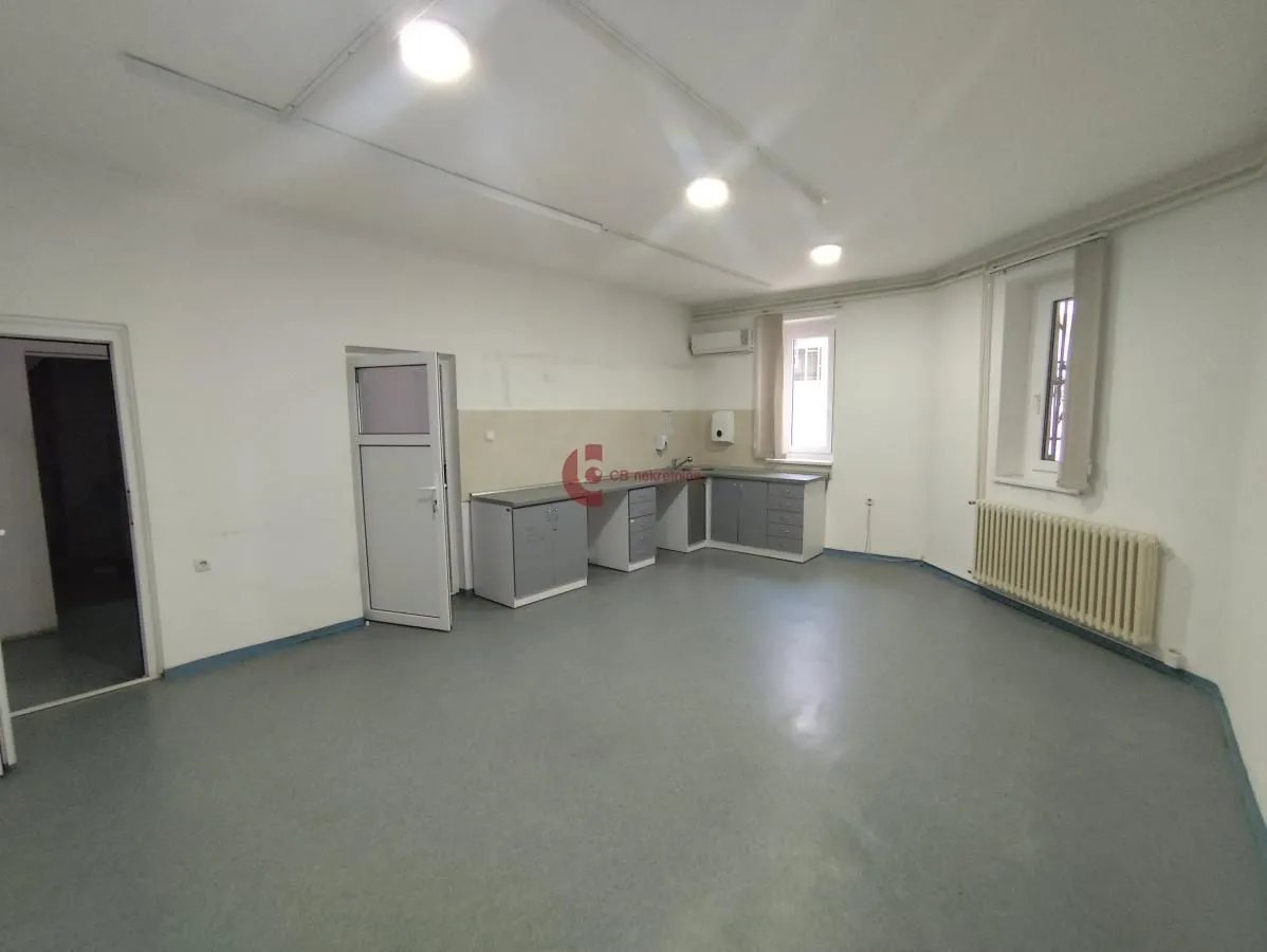 Rent, office space, 320m², Centar, Subotica