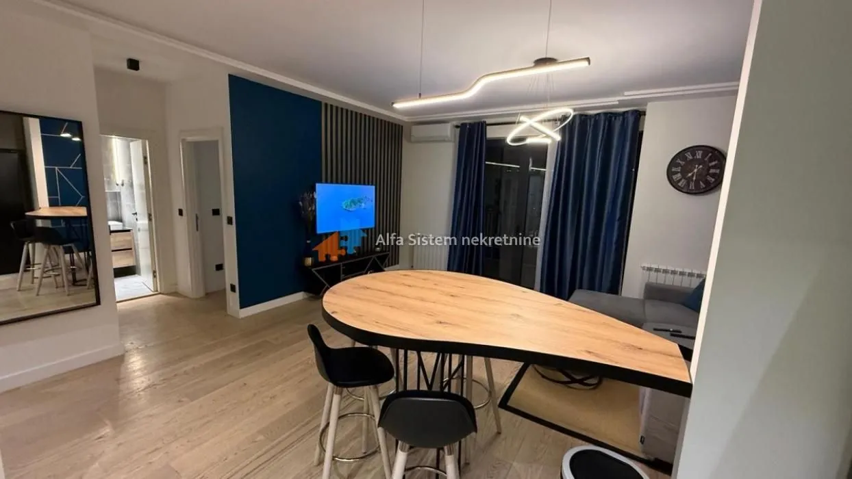 Izdavanje, dvosoban stan, 60m², Savski Venac, Beograd