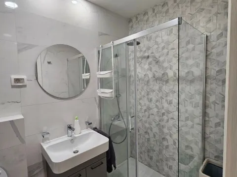 Izdavanje, jednosoban stan, 49m², Central Point, Podgorica - image 5