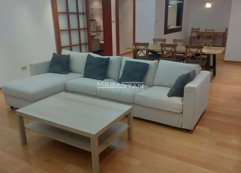 Izdavanje, četvorosoban stan, 156m², Vračar Centar, Vračar Sve Podlokacije